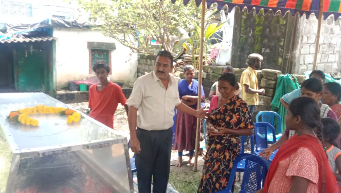 The Desk…Mudinepalli : అనారోగ్య కారణాలతో మృతి చెందిన మాధవి కుటుంబానికి అంబుల వైష్ణవి ఆర్థిక సాయం