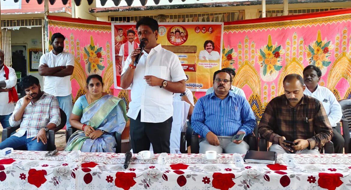 The Desk…Unguturu : మొంథా బాధితులకు నిత్యావసర సరుకులు పంపిణీ చేసిన ఉంగుటూరు ఎమ్మెల్యే పత్సమట్ల ధర్మరాజు