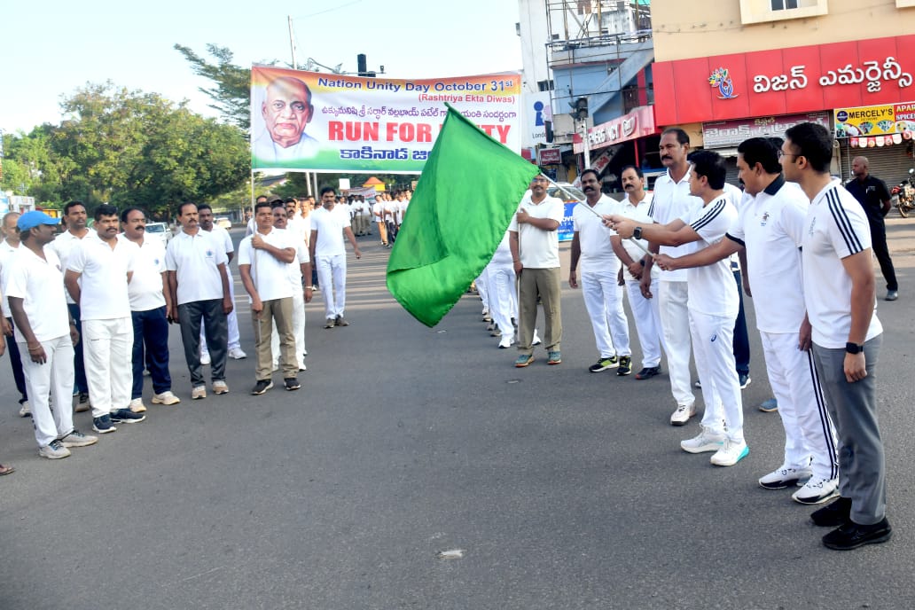 The Desk…Kakinada : జిల్లా పోలీసు ప్రధాన కార్యాలయం వద్ద ఘనంగా సర్దార్ వల్లభాయ్ పటేల్ జయంతి వేడుకలు
