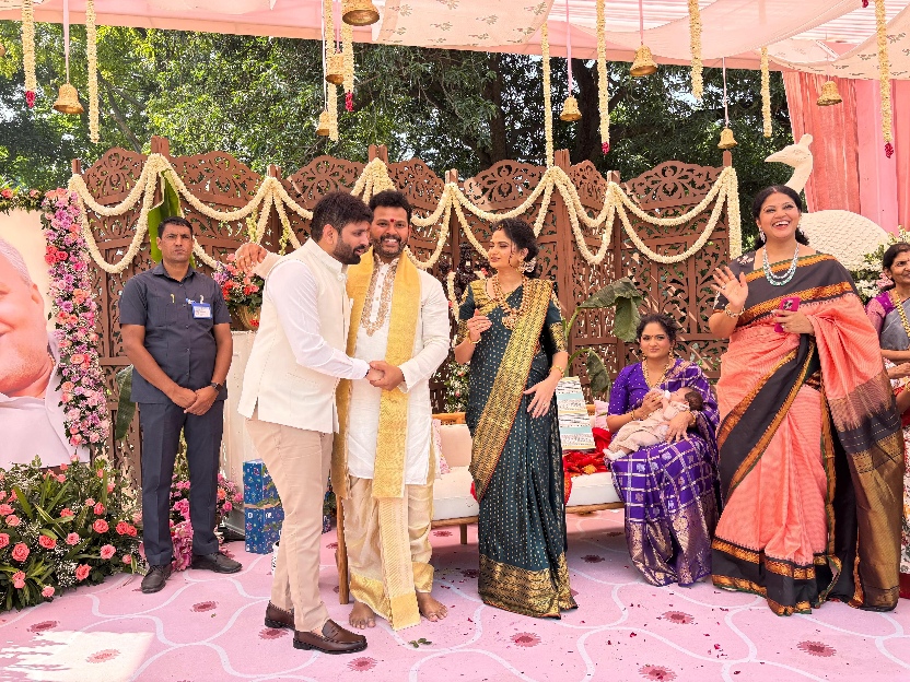 The Desk…Eluru : కేంద్ర మంత్రి కుమారుడి నామకరణ వేడుకకు హాజరైన ఎంపీ