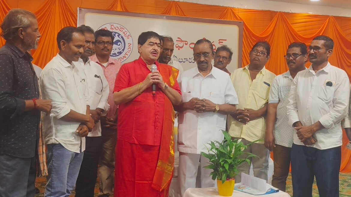 The Desk…Eluru : ఘనంగా మడుపల్లి మోహన గుప్తా 81 వ జన్మదిన వేడుకలు