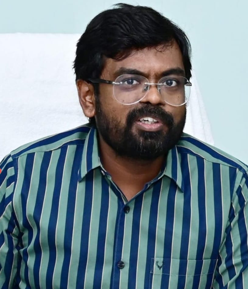 The Desk…Machilipatnam : అవకాశాలను అందిపుచ్చుకొని పేదరికాన్ని జయించాలి : జిల్లా కలెక్టర్ డీకే బాలాజీ