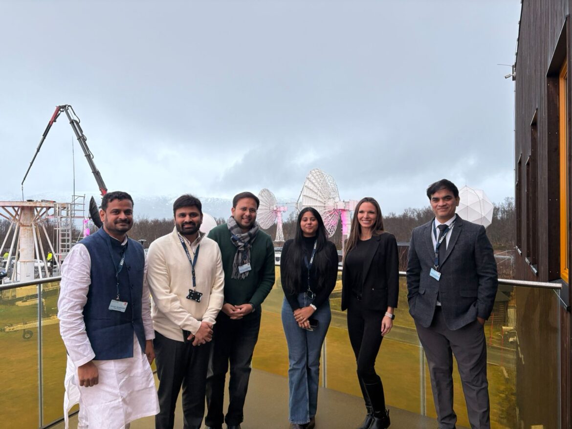 The Desk…Eluru : ‎”కే- శాట్” శాటిలైట్ సర్వీస్ స్టేషన్ ను సందర్శించిన ఎంపీ పుట్టా మహేష్ కుమార్ బృందం