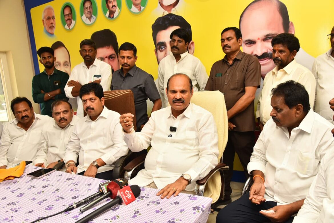 The Desk…Machilipatnam : నష్టపోయిన ప్రతి రైతుకూ కూటమి ప్రభుత్వం అండగా ఉంటుంది : రైతులకు భరోసానిచ్చిన మంత్రులు కొల్లు రవీంద్ర, కొలుసు పార్థసారథి