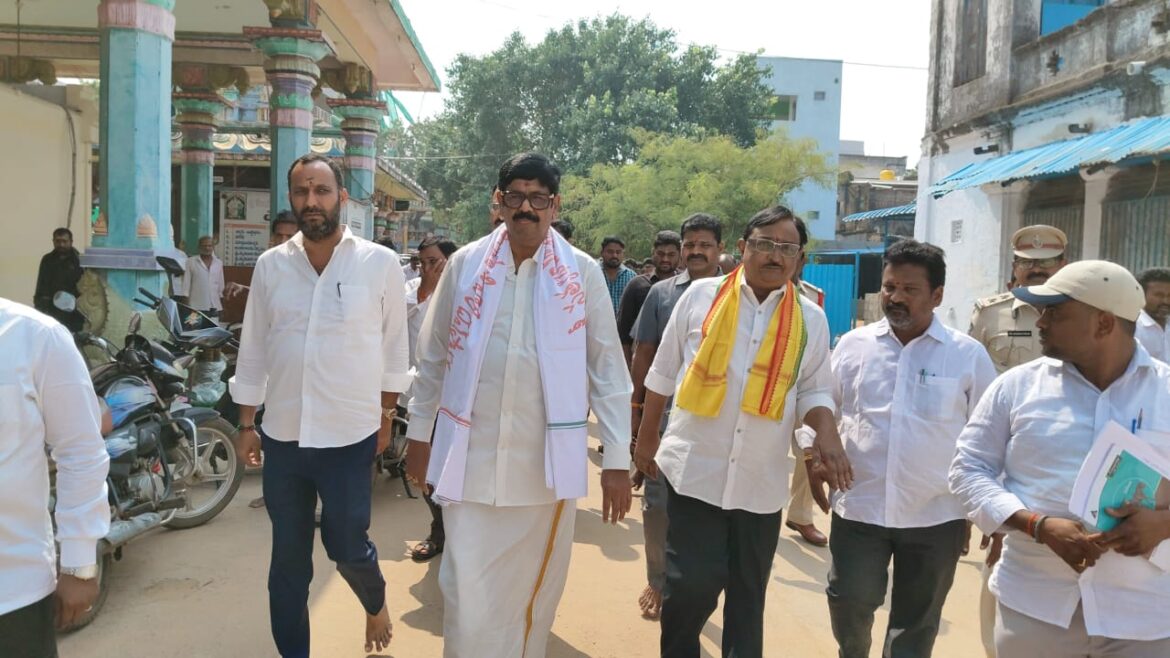 The Desk…Nellore : శ్రీ వేణుగోపాలస్వామి ఆలయ పునర్నిర్మాణ పనులను యుద్దప్రాతిపదికన పూర్తి చేయాలి➖మంత్రి ఆనం