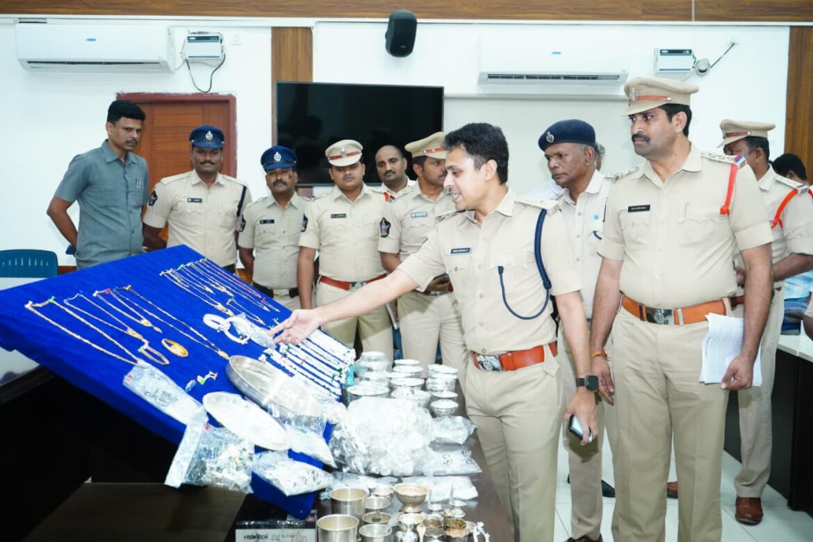 The Desk…Prattipadu : డకాయిటీ గ్యాంగ్ అరెస్ట్ – 11 కేజీల వెండి వస్తువులు స్వాధీనం