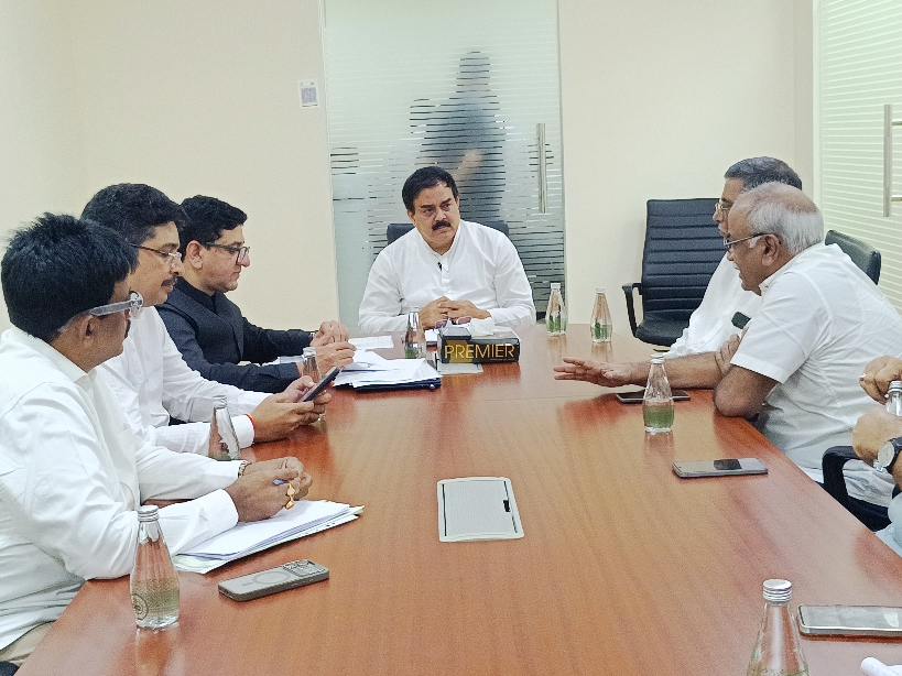 The Desk…Vijayawada : స్టోరేజ్ గోడౌన్లు సిద్ధం చేసుకోవాలి – రైస్ మిల్లర్ల ప్రతినిధులతో సమీక్ష సమావేశంలో మంత్రి నాదెండ్ల మనోహర్