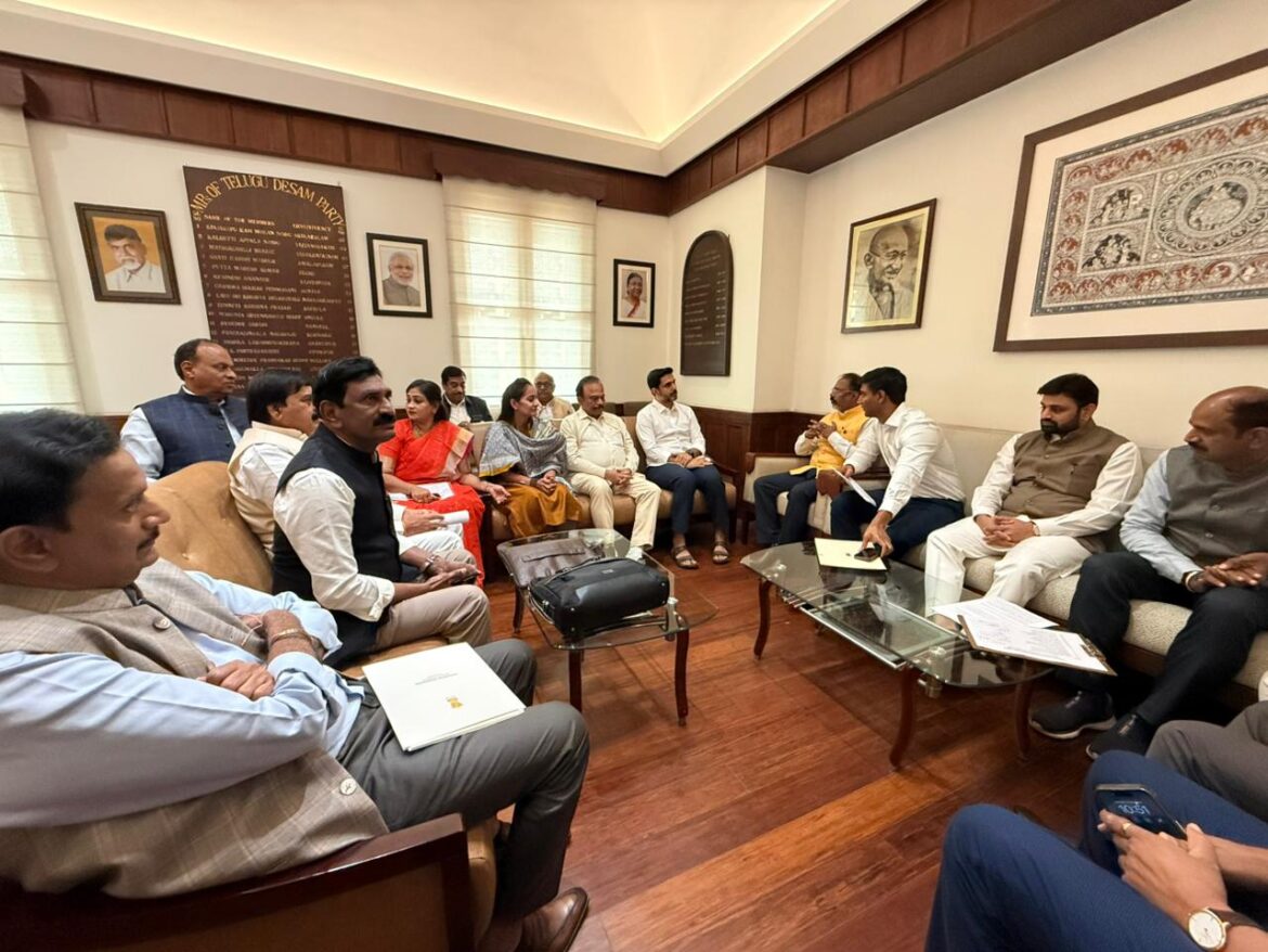 The Desk…Eluru : ‎ఎంపీ పుట్టా మహేష్ కు నారా లోకేష్ ప్రశంసలు