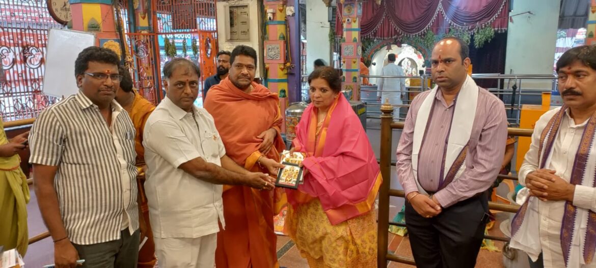 The Desk…Bhimavaram : మావుళ్ళమ్మ ను దర్శించుకున్న రూరల్ డెవలప్మెంట్ సెక్రటరీ సీఈఓ