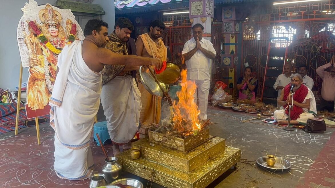 The Desk…Bhimavaram : మార్గశిర పౌర్ణమి సందర్భంగా చండీ హోమం నిర్వహించిన ఆలయ అధికారులు