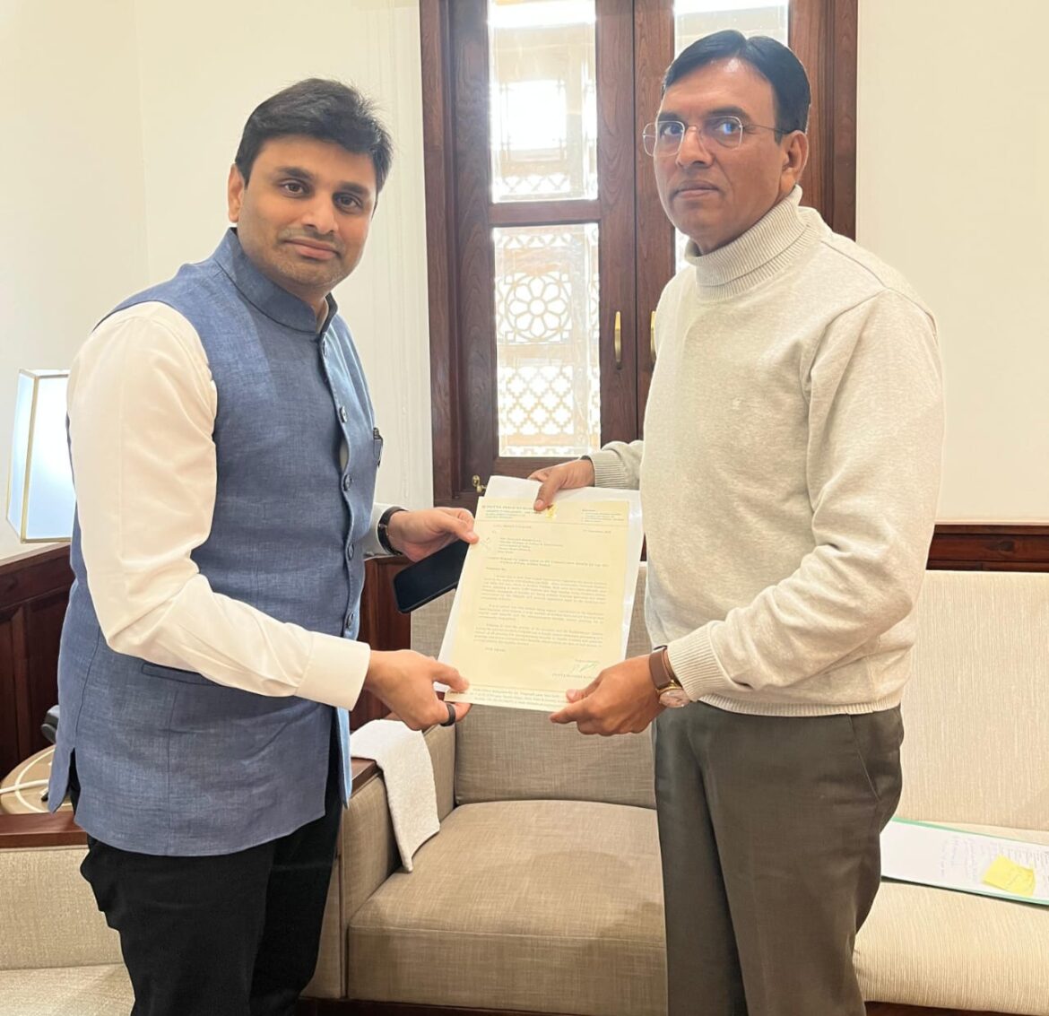 The Desk…Eluru : ‎‎జూట్ మిల్లుల కార్మికులకు న్యాయం చేయండి.. కేంద్ర మంత్రికి ఏలూరు ఎంపీ విజ్ఞప్తి