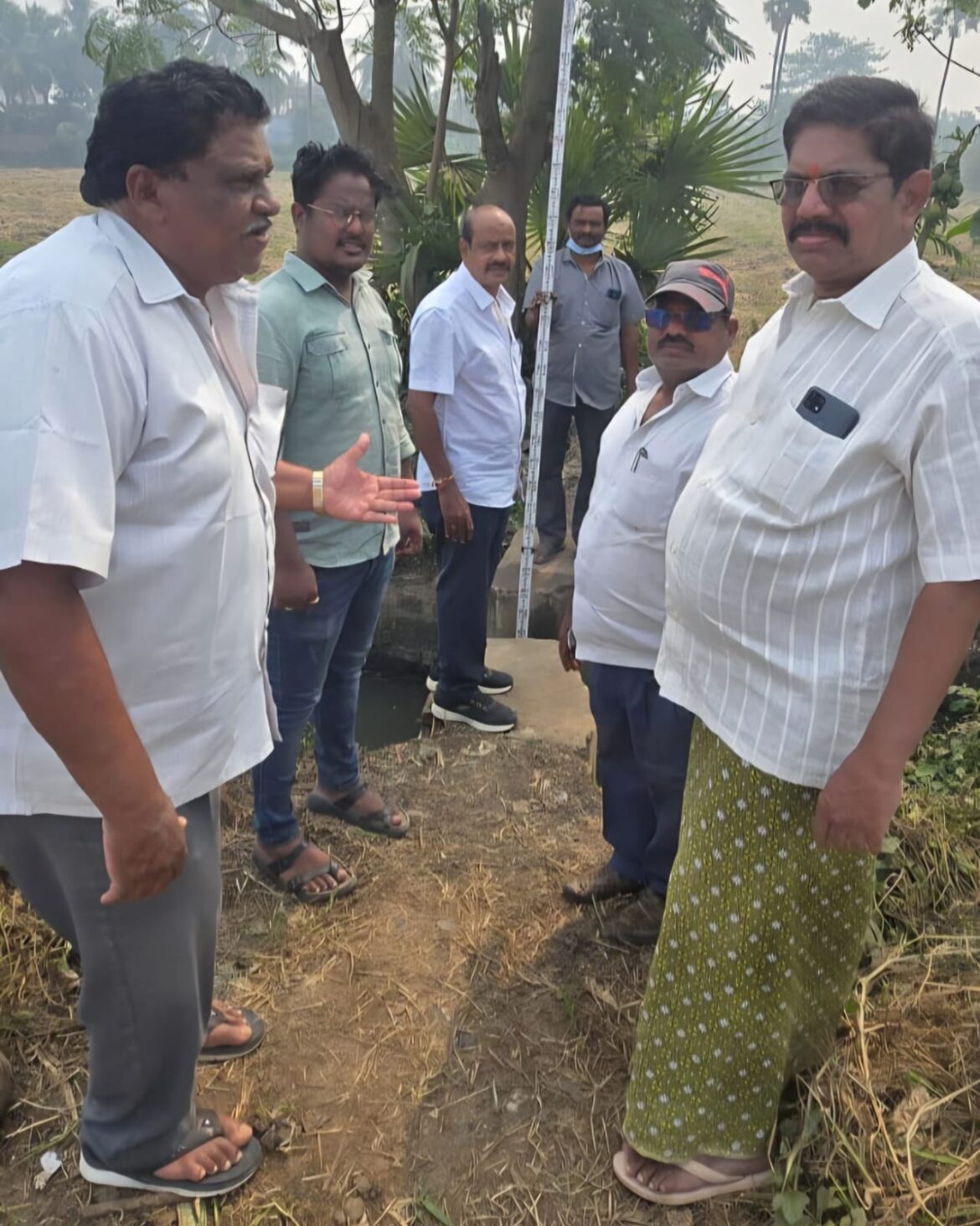 The Desk…Aalamuru : రెండు గ్రామాల మధ్య సాగునీటి వివాదం..ఒకరిపై మరొకరు కేసులు..సమస్య పరిష్కారానికి గారపాటి చర్యలు