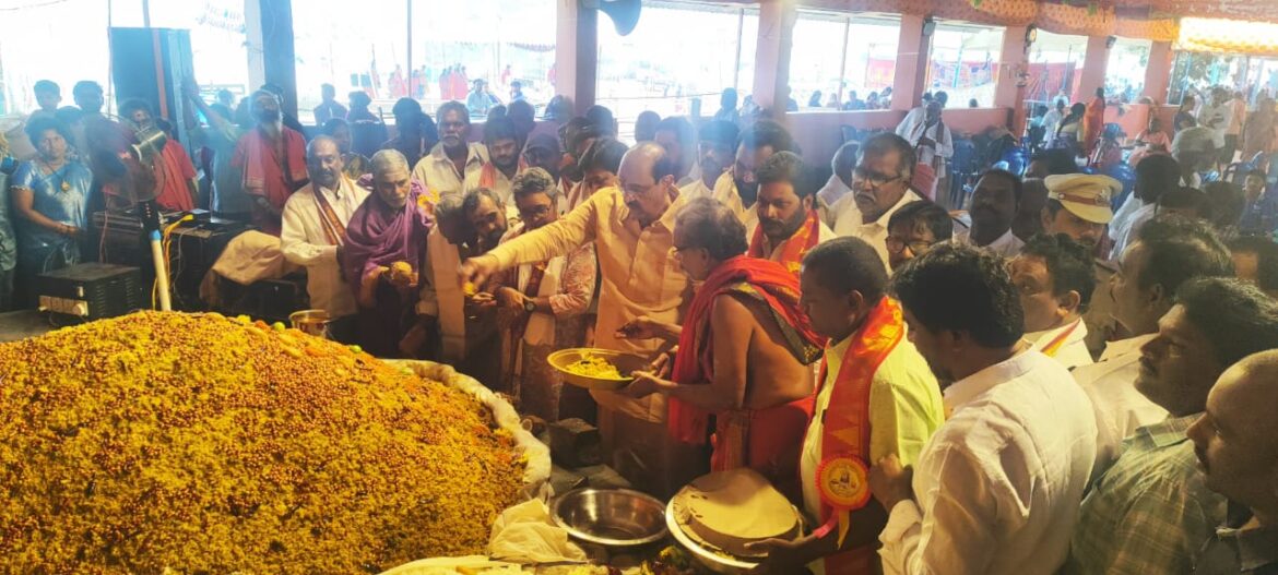 The Desk…Mudinepalli : శ్రీ సుబ్రహ్మణ్యేశ్వరుని అఖండ అన్న సమారాధనలో ఎమ్మెల్యే డా. కామినేని