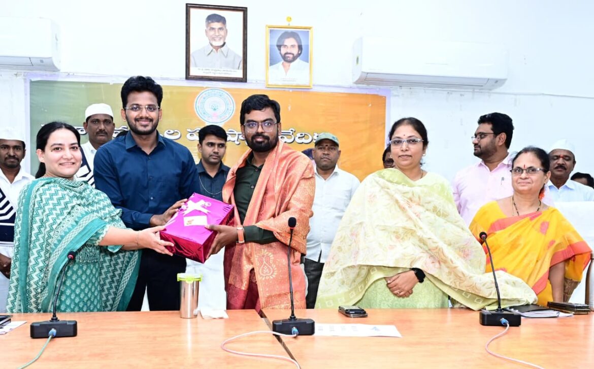 The Desk…Machilipatnam : డిజిటల్ పాలనలో రాష్ట్రంలోనే కృష్ణా జిల్లాకు మొదటి స్థానం : జెసి ఎం. నవీన్