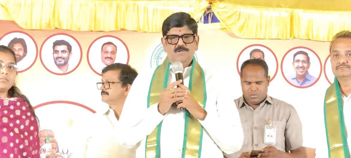 The Desk…Atmakuru : వ్యవసాయ రంగ బలోపేతానికి చిత్తశుద్ధితో ప్రభుత్వం పని చేస్తుంది.. రైతన్న మీకోసం కార్యక్రమంలో మంత్రి ఆనం