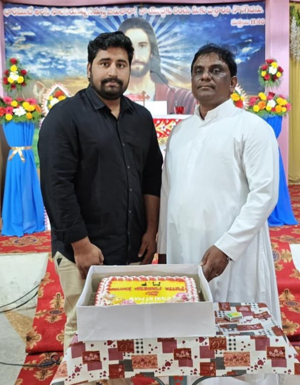 The Desk…Eluru : ఏలూరులో పలు చర్చిల్లో జరిగిన క్రిస్మస్ పండుగ వేడుకల్లో పాల్గొన్న ఎంపి పుట్టా మహీష్ కుమార్ ప్రతినిధులు