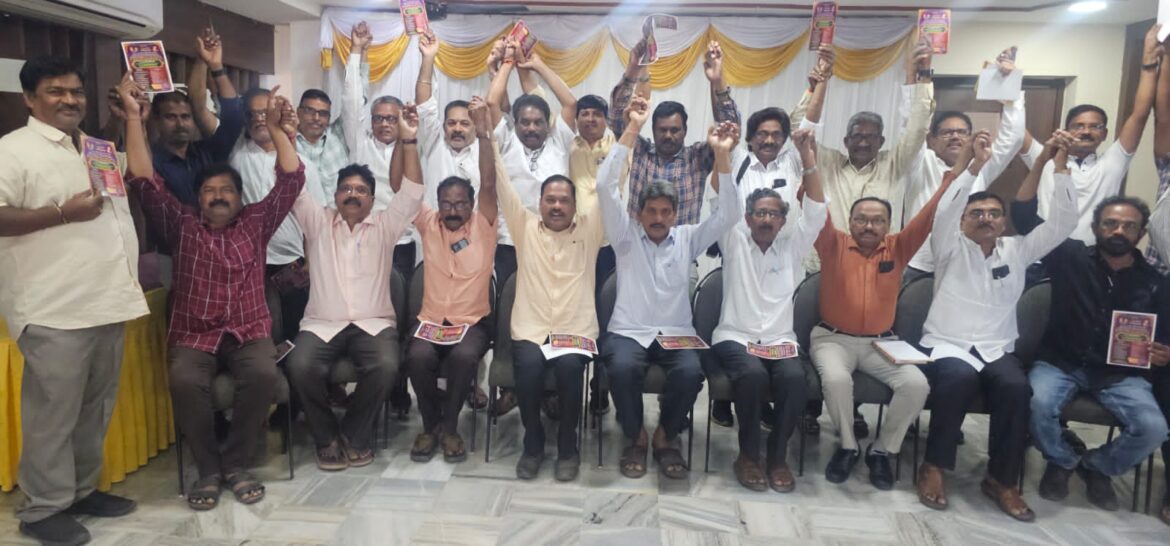 The Desk…Kakinada : బీసీ ఉద్యోగులు సంఘటితం కావాలి➖రాష్ట్ర అధ్యక్షుడు గుత్తుల వీరబ్రహ్మం