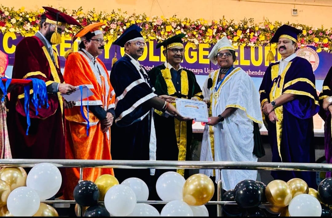 The Desk…Vunguturu : గోల్డ్ మెడల్ కైవసం చేసుకున్న కైకరం విద్యార్థిని