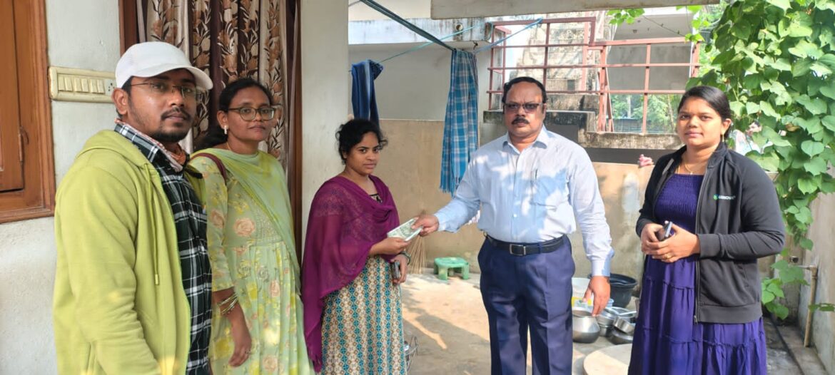 The desk…Vunguturu : గోపినాధ పట్నంలో పెన్షన్ ల పంపిణిలో పాల్గొన్న ఉంగుటూరు ఎంపీడీఓ జి. ఆర్.మనోజ్