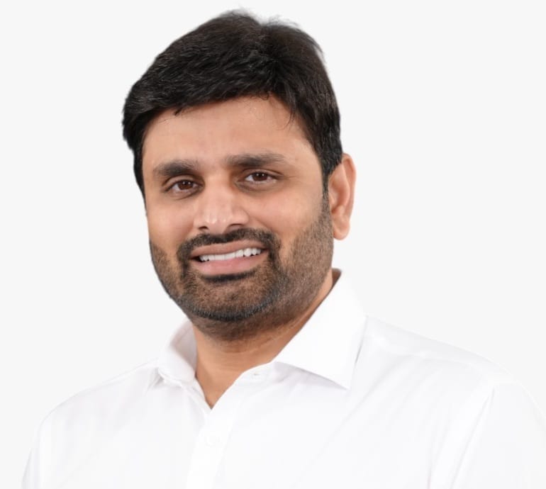 The desk…Eluru : ‎‎ఏలూరు పార్లమెంటు ప్రజలకు నూతన సంవత్సర శుభాకాంక్షలు..‎MP (మహేష్ పుట్టా)