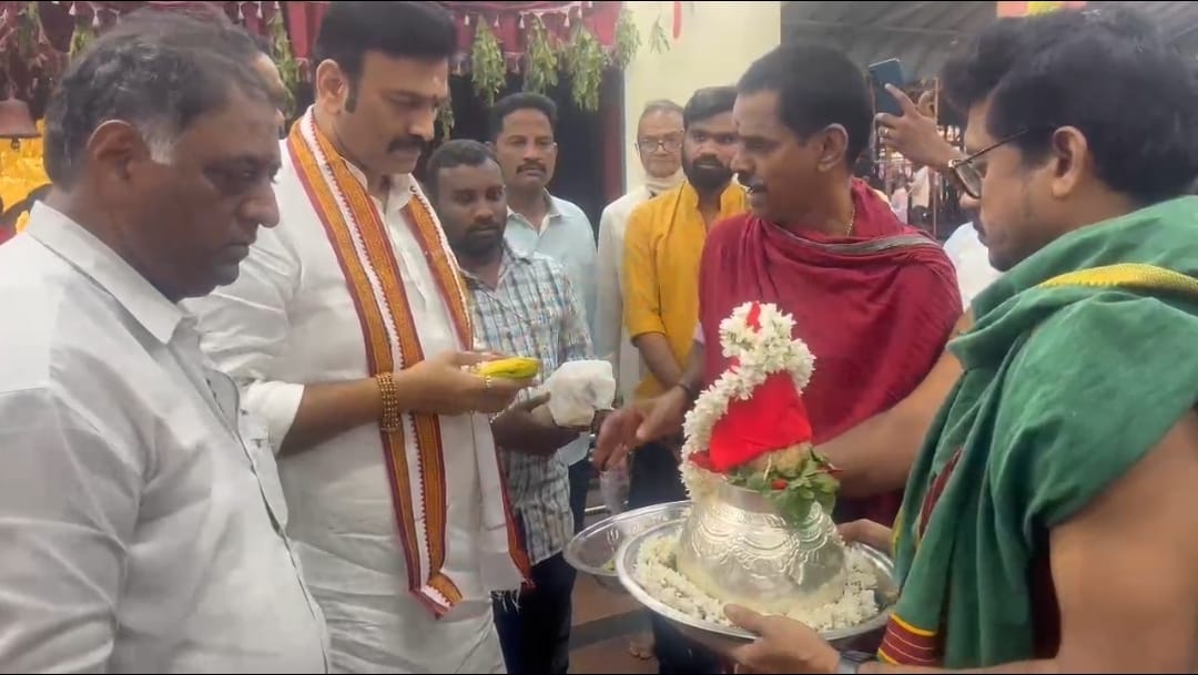 The Desk…Bhimavaram : మావుళ్లమ్మను దర్శించుకున్న డిప్యూటీ స్పీకర్- RRR