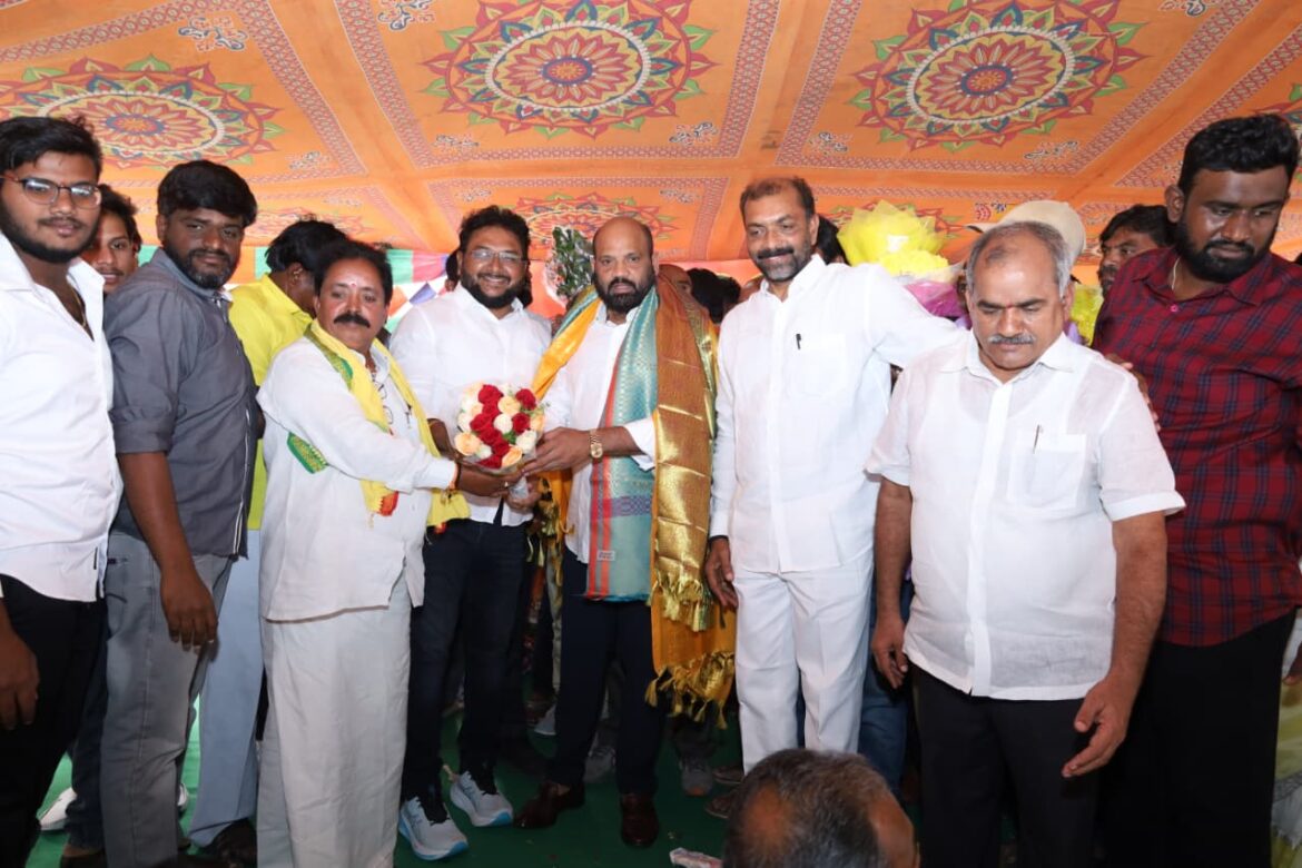 The Desk…Gannavaram : సమష్టిగా కృషి చేసి పార్టీని మరింత బలోపేతం చేయాలి : యార్లగడ్డ