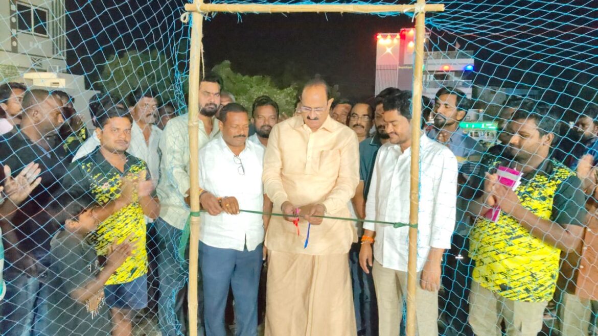 The Desk…Kaikaluru : వాలీబాల్ టోర్నమెంటు ను ప్రారంభించిన కైకలూరు ఎమ్మెల్యే డా. కామినేని