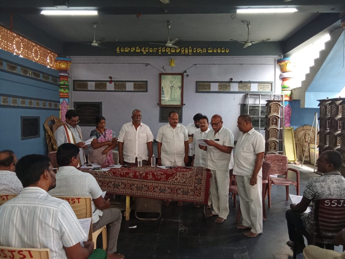 The Desk… Bhimavaram : దేవాలయ అధికారుల సమక్షంలో తెరిచిన సీల్డ్ టెండర్లు