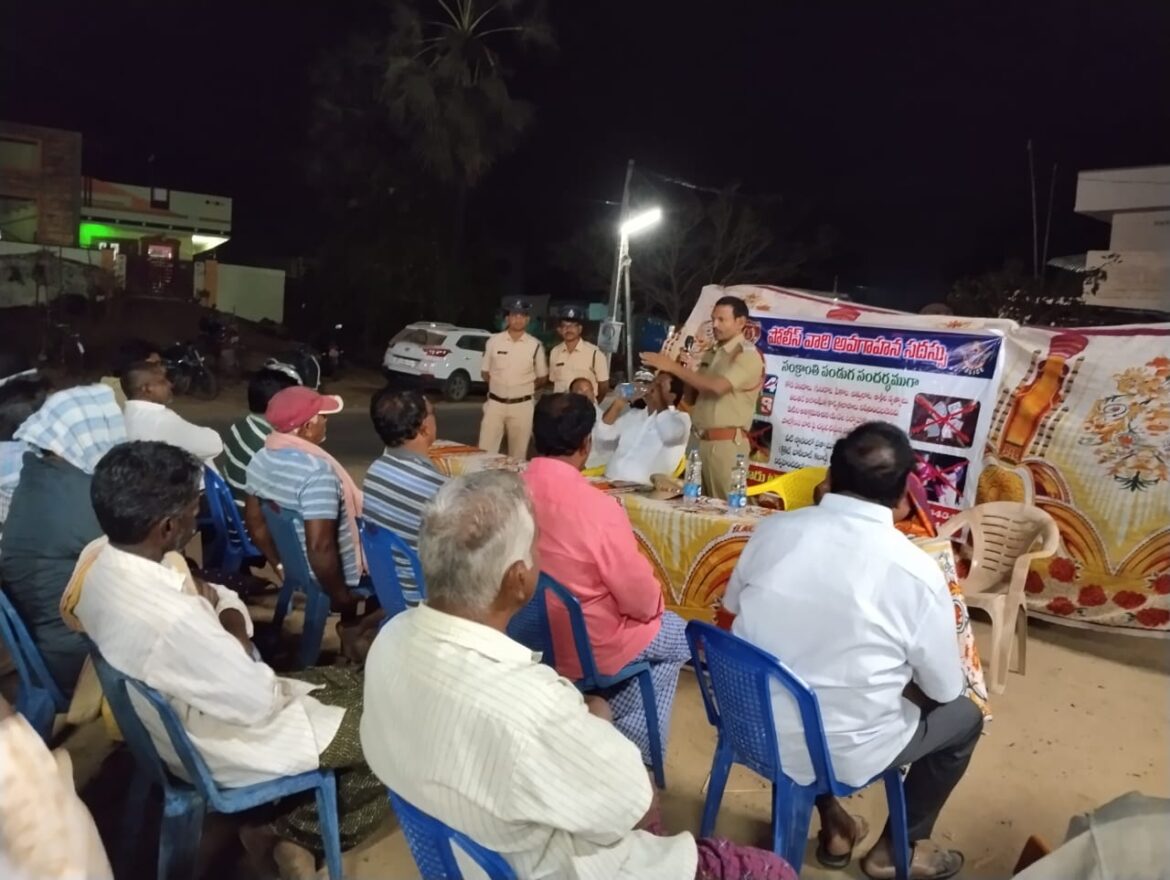 The Desk … Kaikaluru: కోడిపందేలు, పేకాటలకు దూరంగా ఉండాలి – కైకలూరు టౌన్ ఎస్‌ఐ వెంకట కుమార్