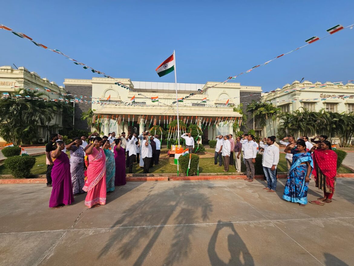 The Desk … Gollapudi : దేవాదాయశాఖ ప్రధాన కార్యాలయంనందు ఘనంగా గణతంత్ర వేడుకలు