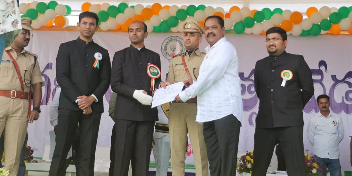 The Desk… Rampachodavaram : ఉత్తమ జిల్లా అధికారిగా తూతిక శ్రీనివాస విశ్వనాధ్