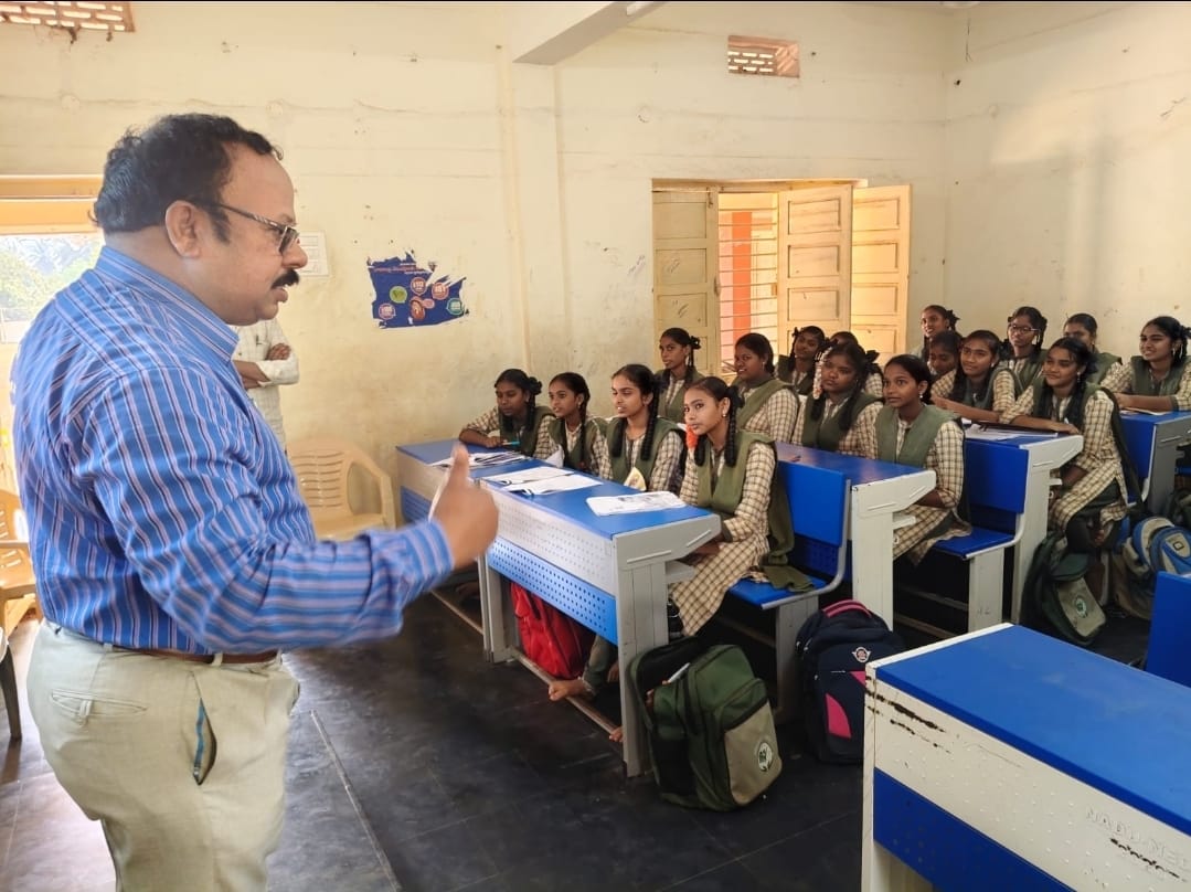 The Desk … Vunguturu : జిల్లా పరిషత్ హైస్కూల్ ను సందర్శించిన ఎంపీడీవో