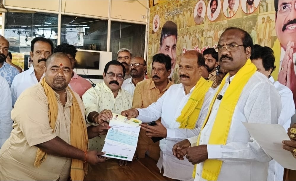 The Desk … Eluru : ప్రజారోగ్య సంరక్షణకు ప్రత్యేక శ్రద్ధ➖MLA చంటి