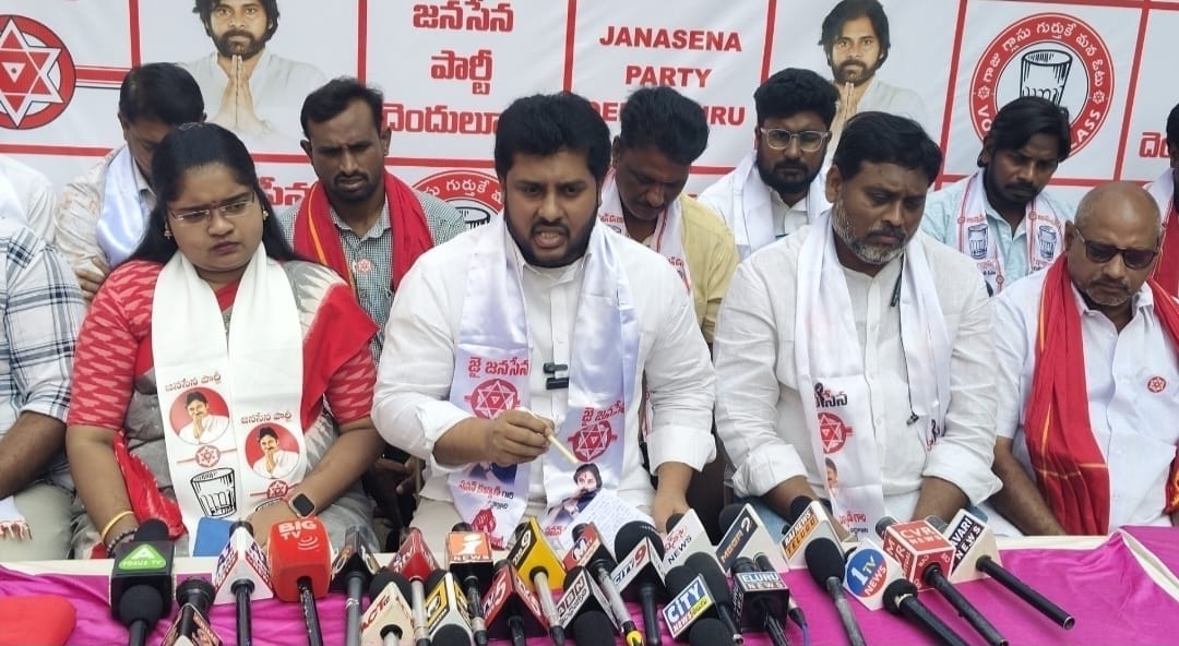 The Desk … Denduluru : కల్తీ నెయ్యి పాపం వైసిపిదే…లడ్డూ వ్యవహారంలో వైసీపీ సర్కార్  చేసిన తప్పిదాలకు క్షమాపణ చెప్పాలి➖కొఠారు ఆదిశేషు