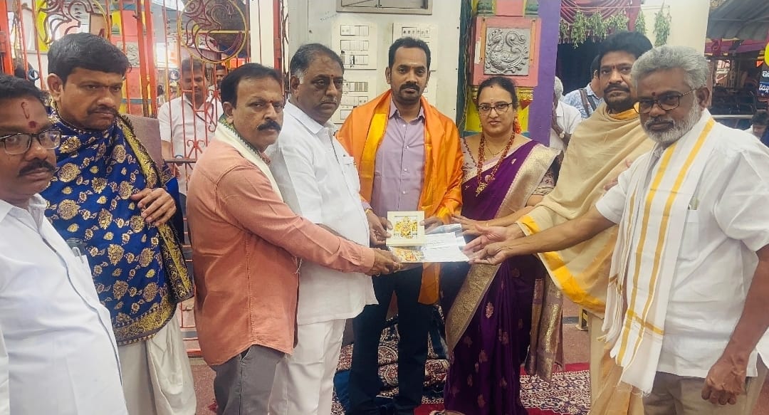 The Desk … Bhimavaram : స్వర్ణనిధికి కాసు బంగారమిచ్చిన గోంట్ల వెంకట రామారావు దంపతులు