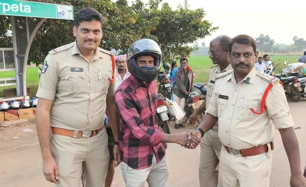 The Desk … Dwarakathirumala : రహదారి భద్రత అవగాహన & హెల్మెట్ స్పెషల్ డ్రైవ్