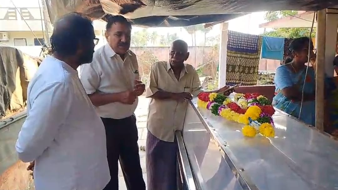 The Desk … Mudinepalli : దహన సంస్కారానికి ఆర్ధిక సహాయం అందించిన అమరావతి బ్రాండ్ అంబాసిడర్ అంబుల వైష్ణవి