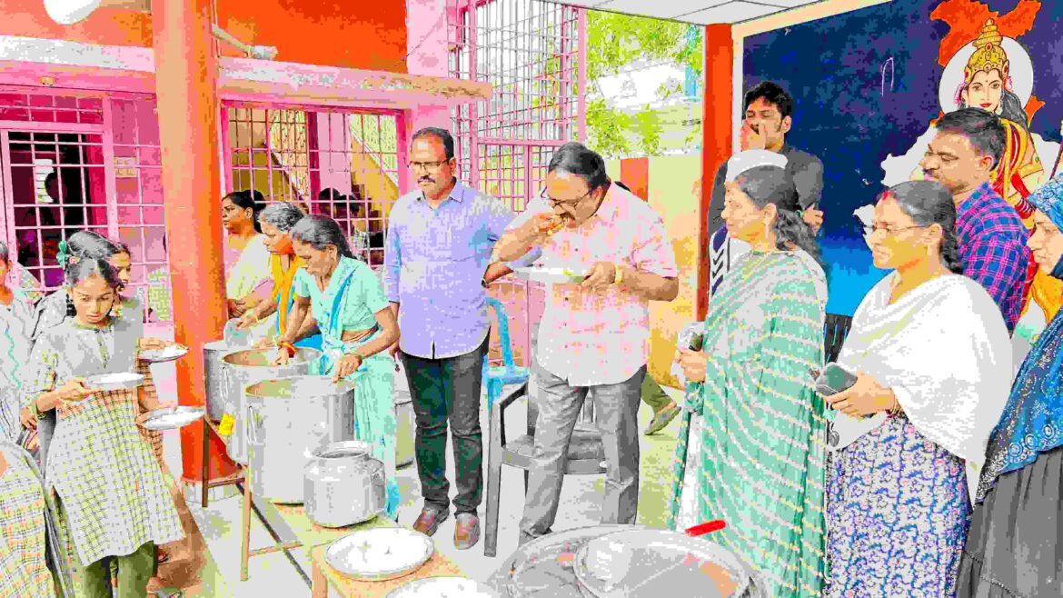 The Desk … Tadepalligudem : మిడ్ డే మీల్ విజిట్ చేసిన కమిషనర్..కోడిగుడ్డు నాణ్యతపై అసంతృప్తి… అన్ని ప్రభుత్వ పాఠశాలల్లో ప్రత్యేక తనిఖీలకు ఆదేశాలు