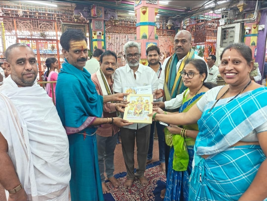 The Desk … Bhimavaram : స్వర్ణ నిధికి – మాదు మాణిక్యాలరావు దంపతులు 3/4 కాసు బంగారం విరాళం