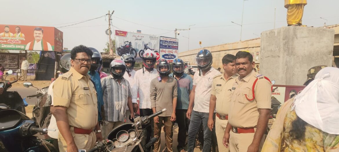 The Desk … Eluru : హెల్మెట్ లేకుండా ప్రయాణిస్తే కఠిన చర్యలు తప్పవు : ఏలూరు రూరల్ ఎస్ఐ బత్తిన నాగబాబు