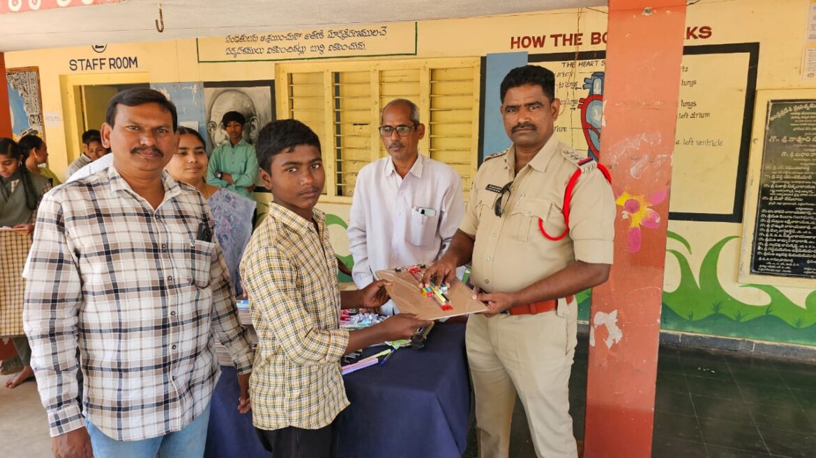 The Desk … CHINTALAPUDI : విద్యార్థులకు ప్యాడ్లు, పెన్నుల పంపిణీ