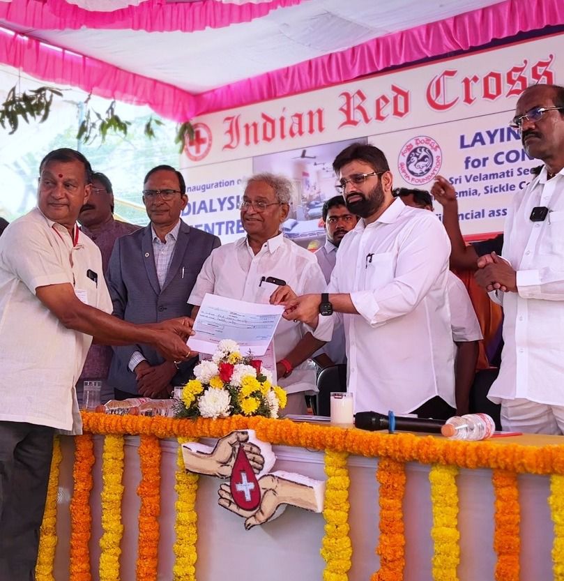 The Desk… Eluru : ‎‎రెడ్ క్రాస్ సొసైటీకి ఎంపీ 2లక్షల విరాళం