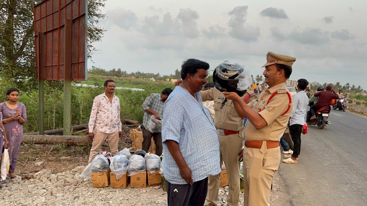 The Desk …Kaikaluru Rural : అతి వేగం, నిర్లక్ష్యం ప్రాణాలకు ప్రమాదం.. హెల్మెట్ ధరించి వాహనాలు నడపాలి : రూరల్ సీఐ రవికుమార్