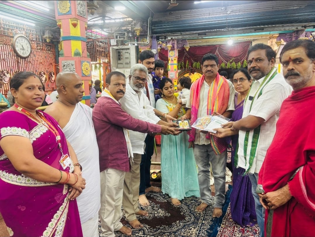 The Desk … Bhimavaram : స్వర్ణ నిధికి సరిపల్లి వెంకట రామరాజు దంపతులు – కాసు బంగారం విరాళం