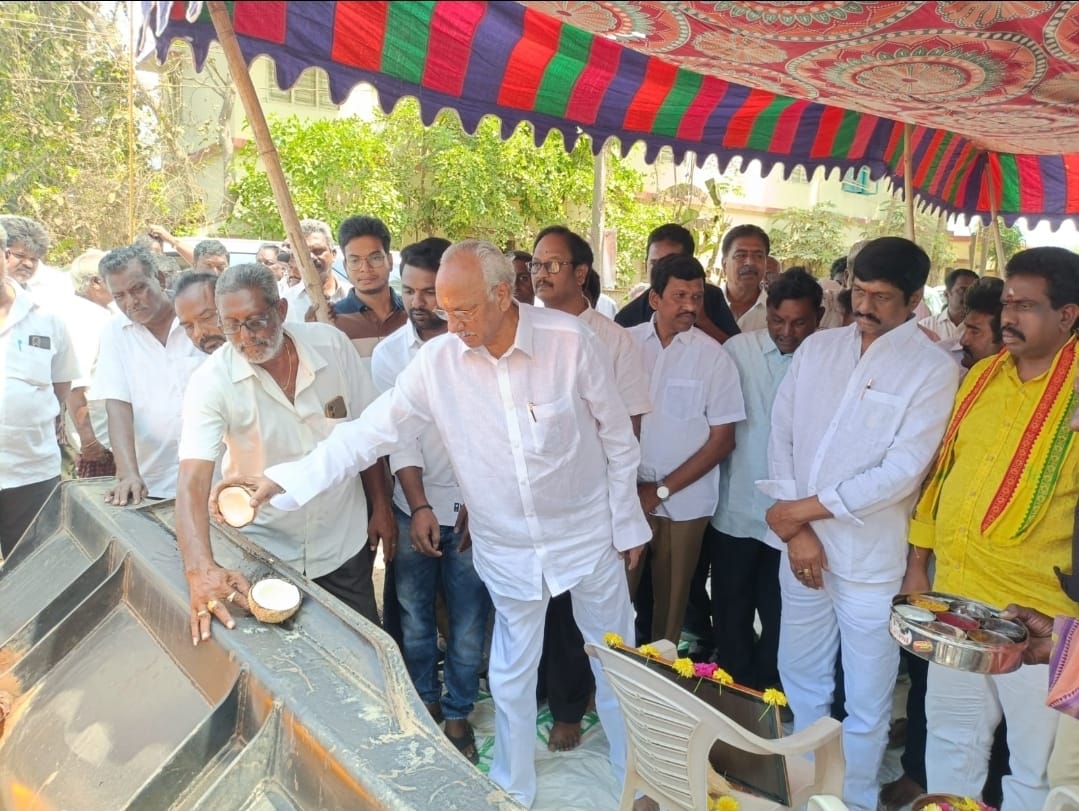 The Desk … Bhimavaram : రోడ్డు శంకుస్థాపన కార్యక్రమంలో పాల్గొన్న ఎమ్మెల్యే అంజిబాబు & కోళ్ల నాగేశ్వరరావు