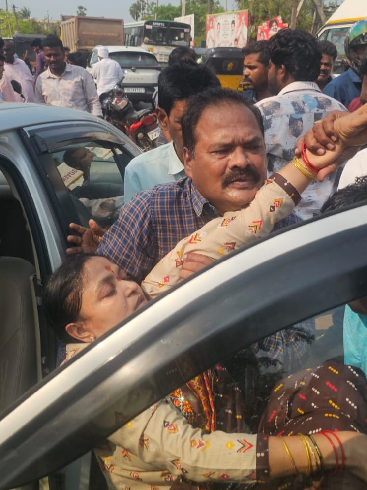 The Desk …Achhampet : రోడ్డు ప్రమాదం – 7 గురికి గాయాలు