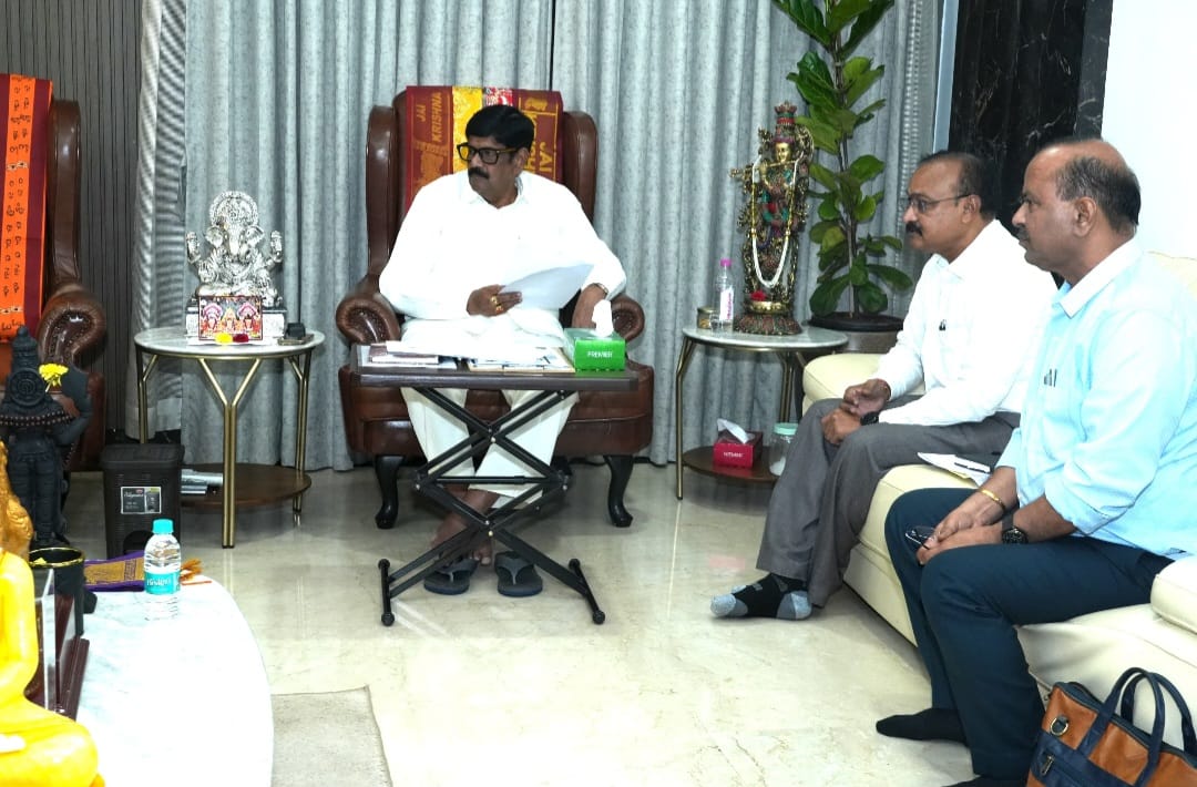 The Desk …Tadepalli : క్యాంపు కార్యాలయంలో మంత్రి సమీక్ష సమావేశం