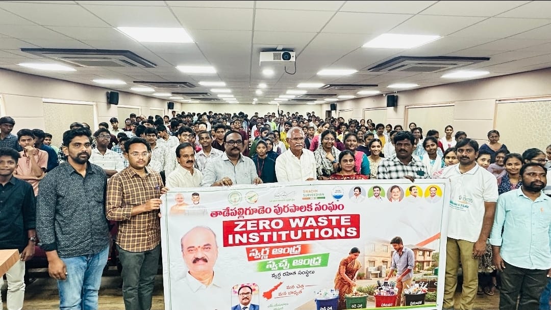 The Desk … Tadepalligudem : స్వచ్ఛ తాడేపల్లిగూడెం సాధనకు ప్రతి ఒక్కరూ ముందడుగు వేయాలి➖ విద్యార్థులతో కమిషనర్ యేసుబాబు