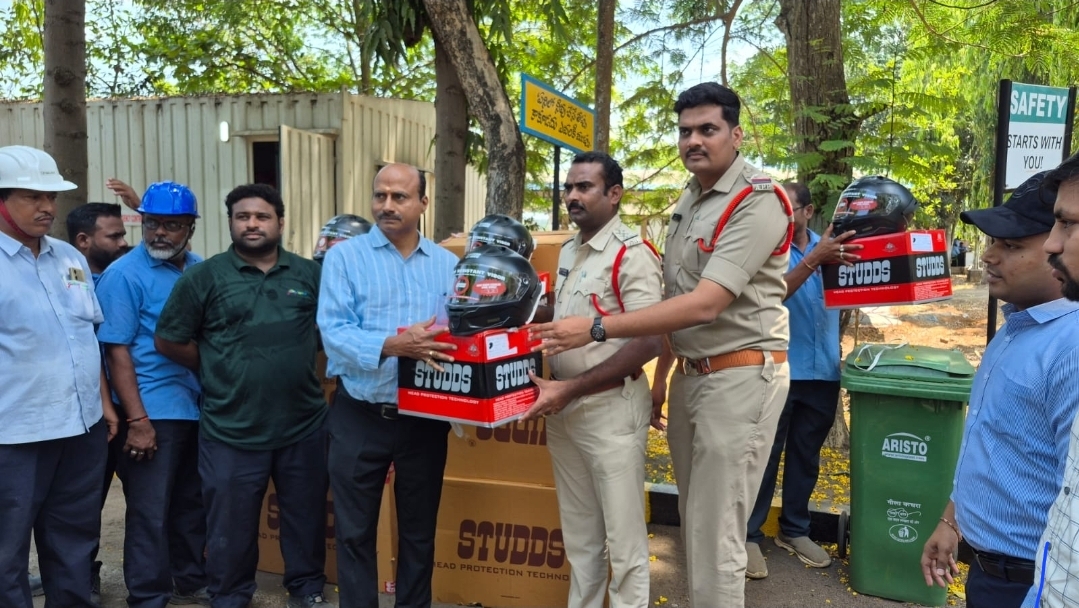 The Desk … Dwarakathirumala : గోద్రెజ్ ఫ్యాక్టరీలో రోడ్ సేఫ్టీ కార్యక్రమం…సిబ్బందికి 100 హెల్మెట్ల పంపిణీ