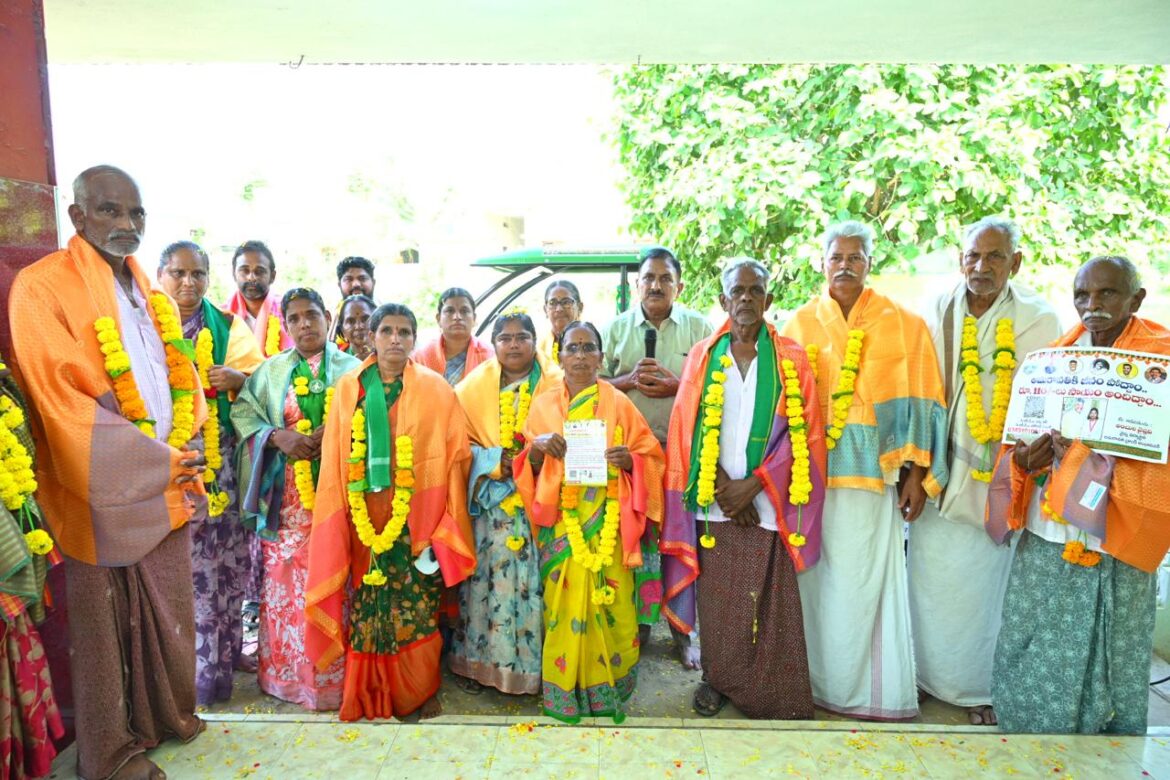 The Desk …Thulluru : ▪️ రైతులకు పాదపూజ ▪️పారిశుధ్య కార్మికులకు సన్మానం